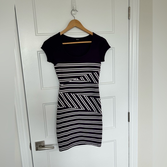 Guess Bodycon Mini Dress - Picture 4 of 7